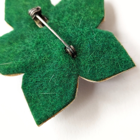 Vintage Handmade Inuit Real Fur Flower Brooch Made in Canada Indigenous Folk Art - Picture 11 of 12